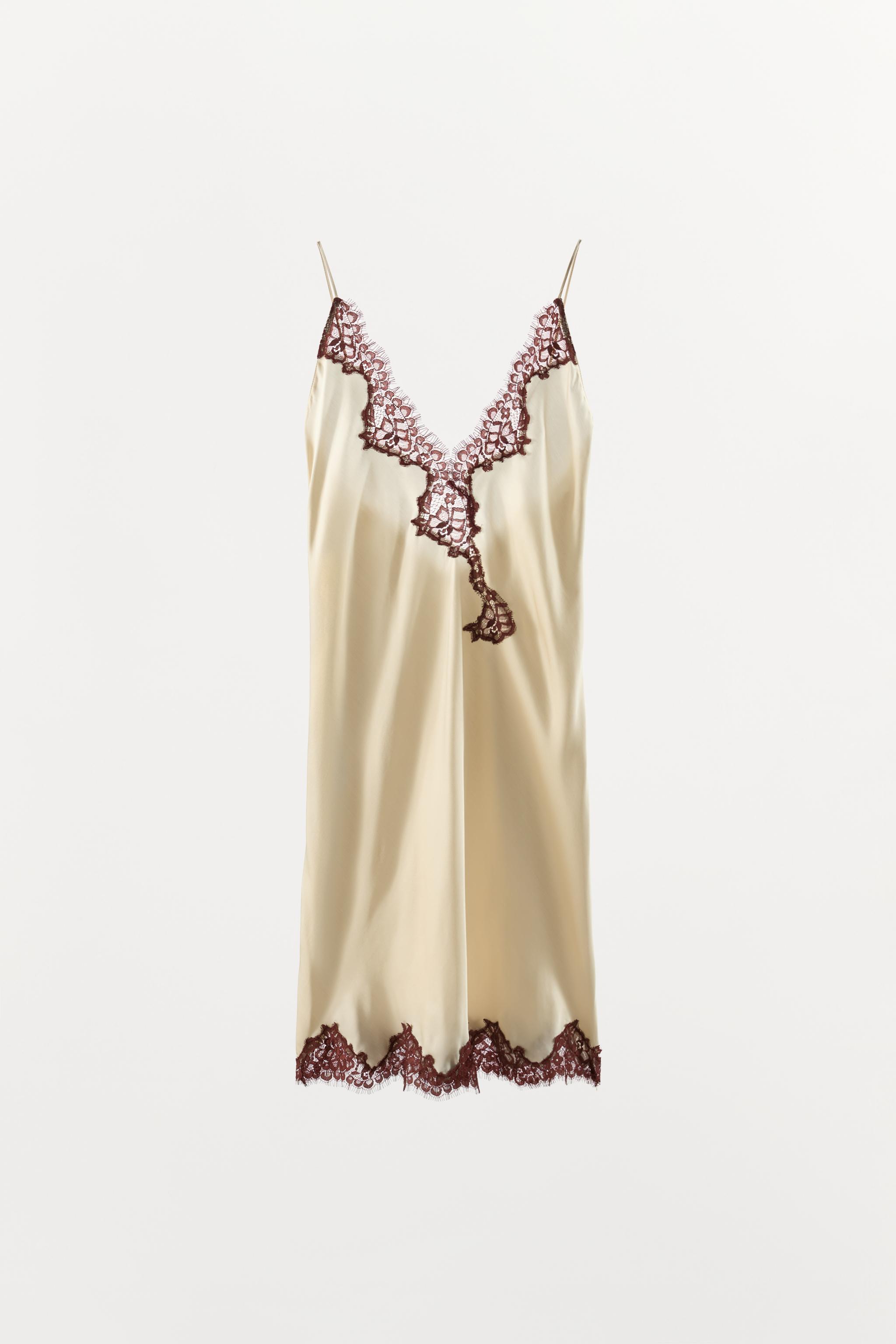 ROBE STYLE LINGERIE SATINÉE AVEC DENTELLE